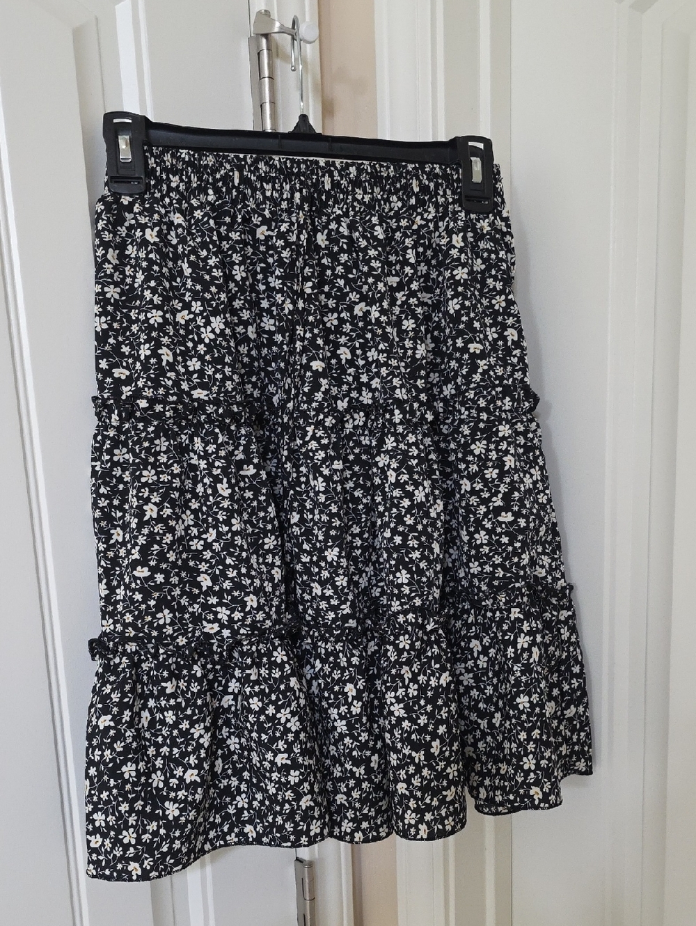 SHEIN Black and White Floral Tiered A-Line Skirt